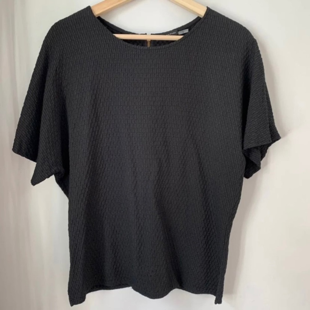 Josie Natori Textured Black Top Back Zipper
Women’s Size Small